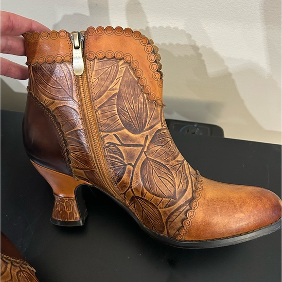 L’artiste Ankle Booties - Picture 3 of 6